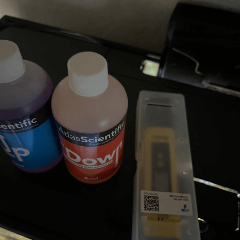 PH meter testing hydroponic nutrient solution